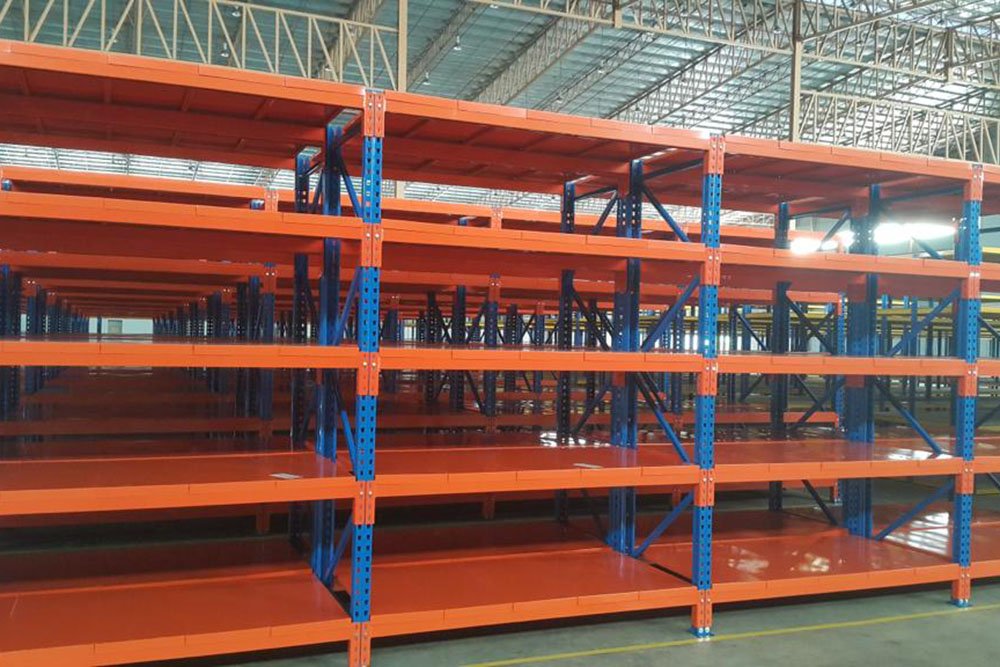 Medium-duty racking bridging light shelving and heavy pallet storage