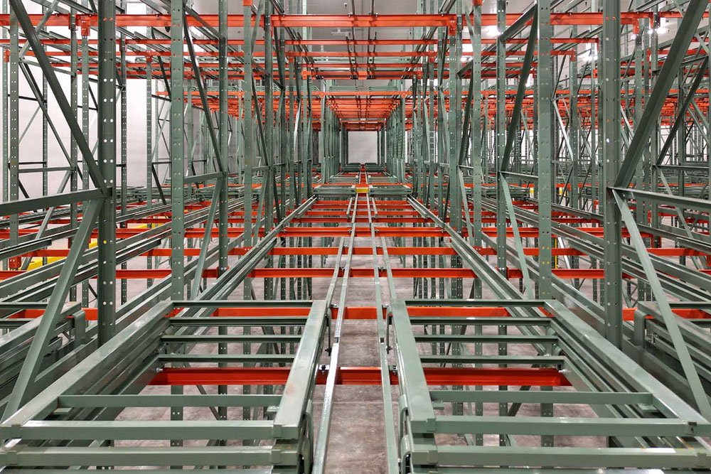 Heavy duty push-back pallet racking type